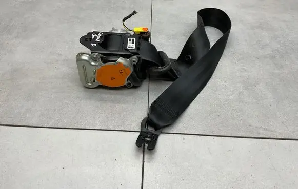 Skoda Octavia Mk3 (5E) Front seatbelt 