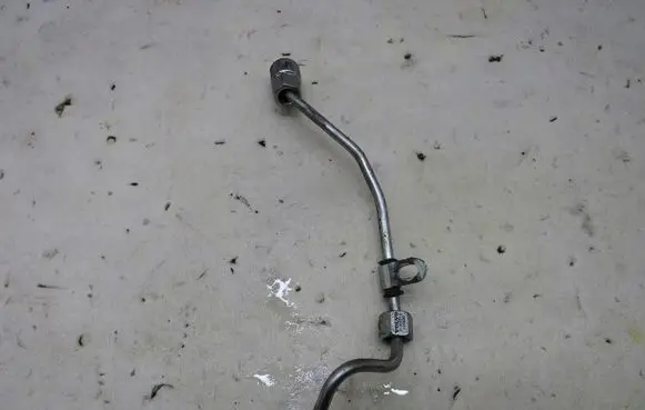 Volvo V40 Fuel injector supply line/pipe GMAUTO4574097