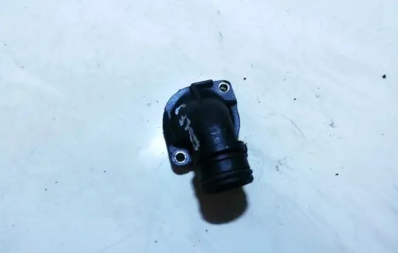 Volkswagen Golf III Engine coolant pipe/hose 037121121a
