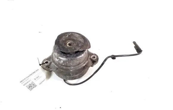 Mercedes-Benz GLK (X204) Engine mount bracket A2042401817