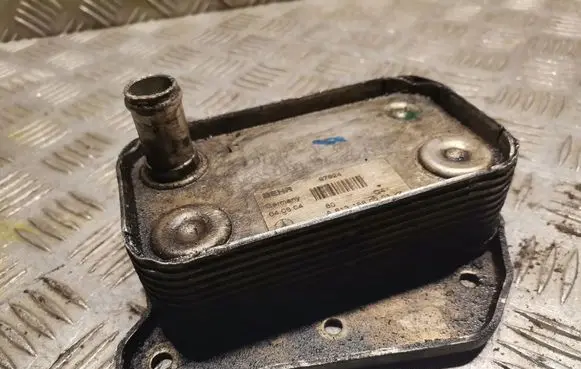 Mercedes-Benz E W211 Gearbox / Transmission oil cooler 6131880201