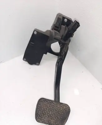 Mercedes-Benz B W245 Brake pedal A1692901001 4010049A