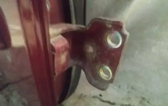 Suzuki Liana Rear door lower hinge