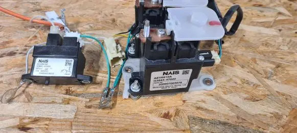 Toyota Prius (XW20) Relay mounting block 