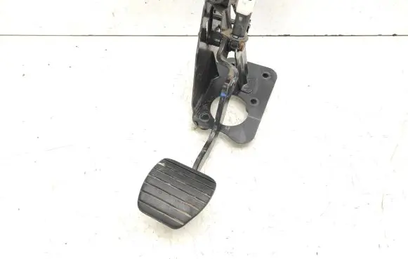 Renault Espace IV Brake pedal 8200147548