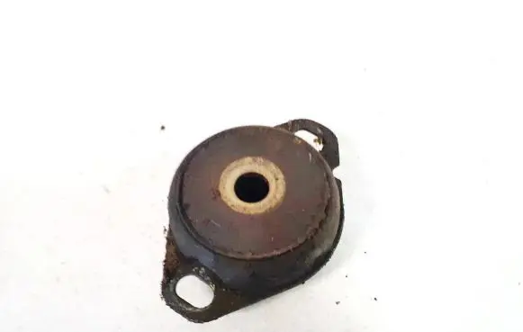 Peugeot 405 Engine mount bracket