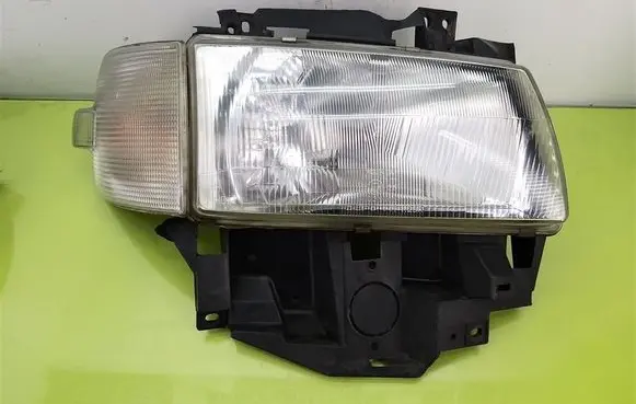 Volkswagen Multivan T4 Headlight/headlamp 4411129R