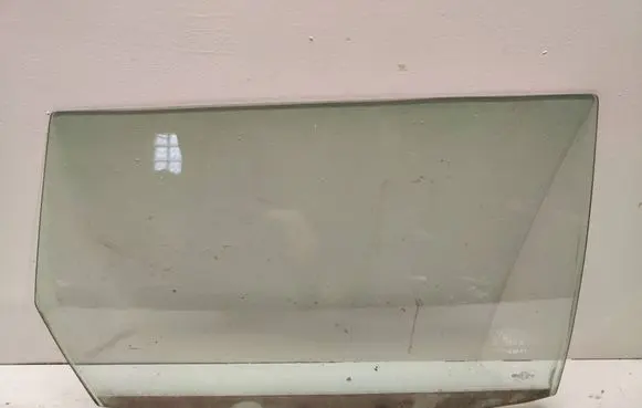 Rear door window glass
