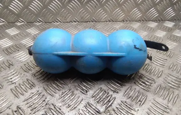 Vacuum air tank