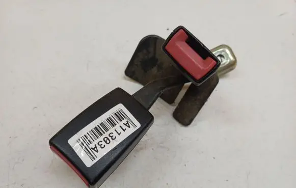 Audi A6 S6 C5 4B Middle seatbelt buckle (rear) 8D0857799D01C