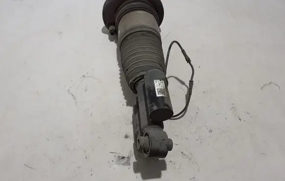 BMW 5 G30 G31 G38 Rear shock absorber/damper 6882824