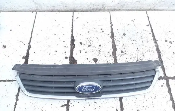 Ford Kuga I Front bumper upper radiator grill 8V41R7081A