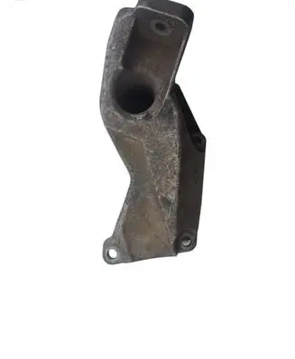 Volkswagen PASSAT B5 Engine mounting bracket 8D0199307J