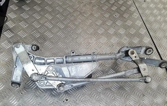 Honda CR-V Front wiper linkage 