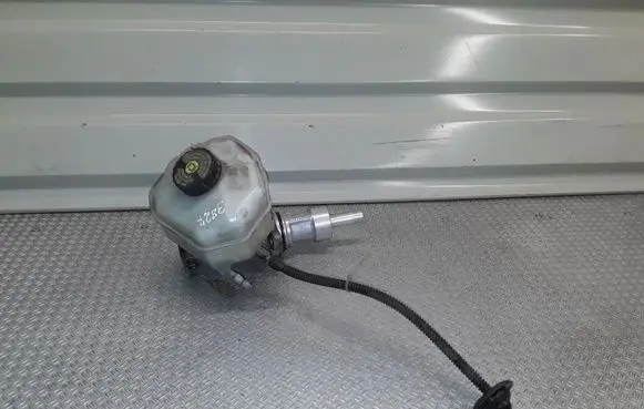 Volkswagen Crafter Master brake cylinder A0004317801 A0024314902