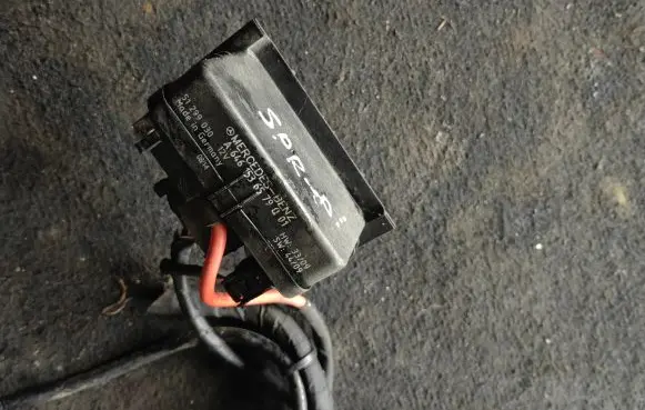 Mercedes-Benz Sprinter W906 Glow plug pre-heat relay A6461536579