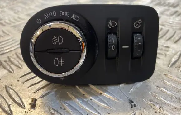 Opel Zafira C Light switch 13294817 251695