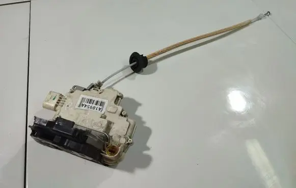 Audi A3 S3 8P Front door lock