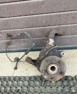 Jeep Cherokee III KJ Front wheel hub spindle knuckle