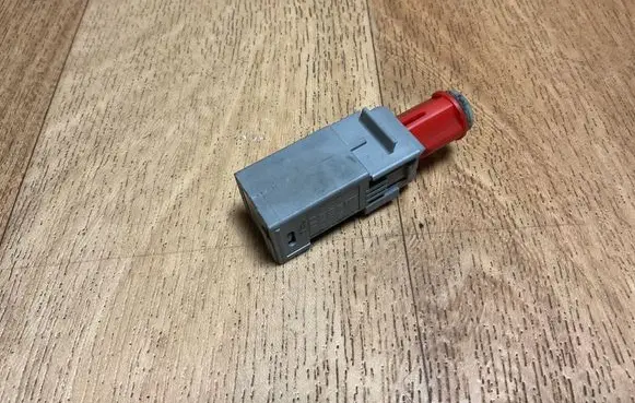 Opel Zafira A Clutch pedal sensor 09185907