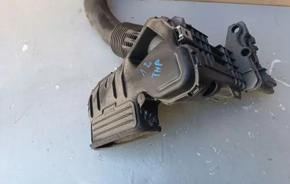 Peugeot 308 Intake resonator 9814006180