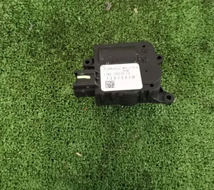 Ford Explorer VI Air flap motor/actuator L1MH-19E616-CA
