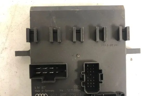 Audi A4 S4 B7 8E 8H Comfort/convenience module 8E0907279J