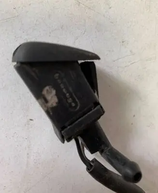 BMW 3 E36 Windshield washer spray nozzle 8350356