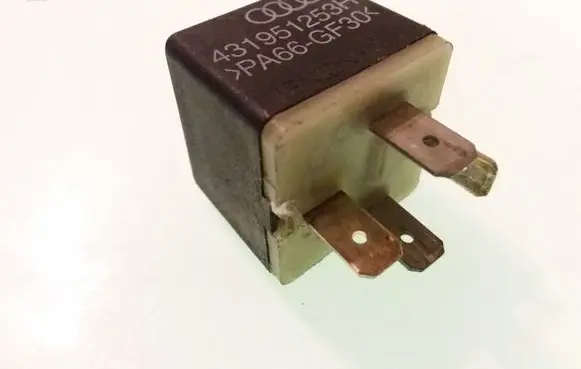 Volkswagen PASSAT B5 Other relay 431951253H