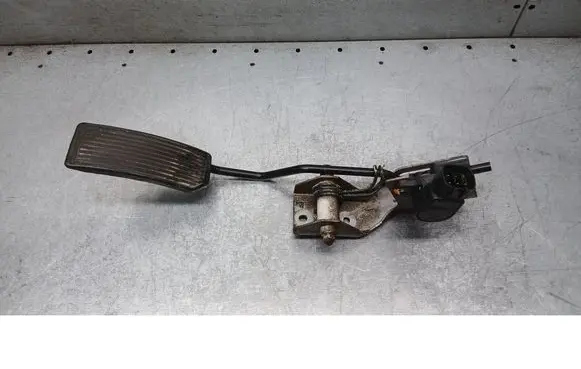 Nissan X-Trail T30 Accelerator pedal position sensor 18919AM810