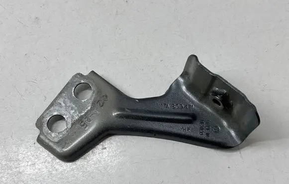 Volkswagen Jetta VII Fender mounting bracket 17A809471