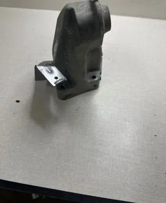 Mercedes-Benz E W213 Engine mounting bracket A6422234404