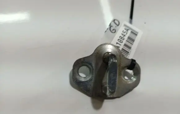 Opel Omega B2 Rear door lock loop/hook striker 