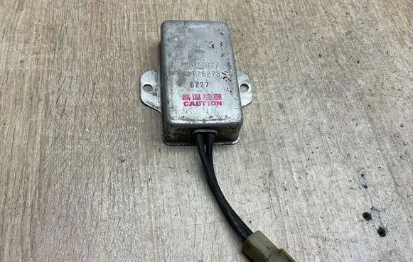 Mitsubishi Galant Glow plug pre-heat relay K8t75273 Md077027