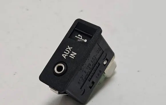 BMW 6 E63 E64 AUX in-socket connector 9129652