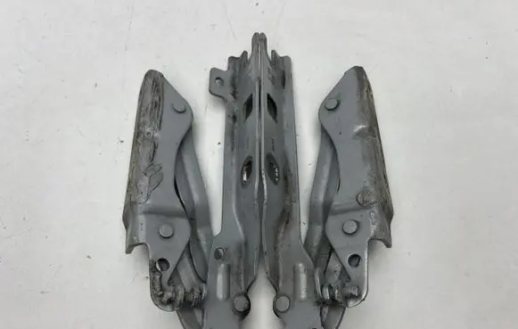 Volkswagen Golf VI Engine bonnet/hood hinges 1KM823301