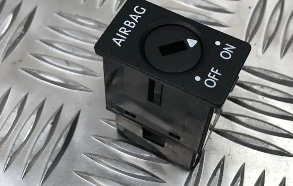 Passenger airbag on/off switch