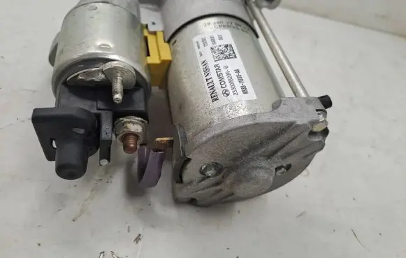 Dacia Sandero III Starter motor 233008820R KR3B11000AA