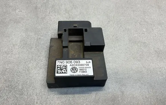 Volkswagen Tiguan Fuel injection pump control unit/module 7N0906093