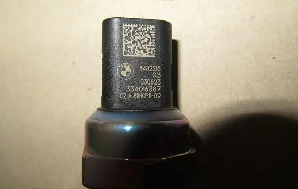 BMW X3 G01 Oil pressure sensor 8482216