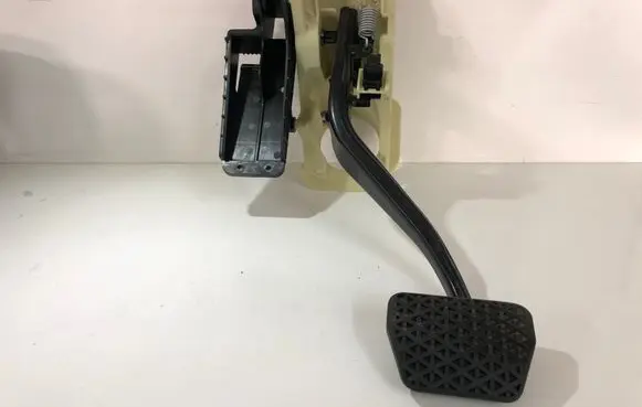 BMW 5 GT F07 Brake pedal 9144253