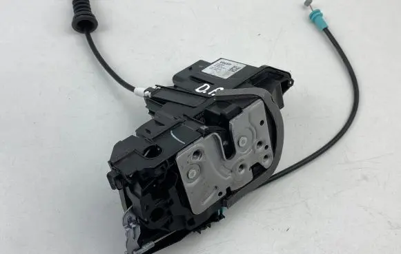 Volvo S60 Front door lock C57582104 31440998