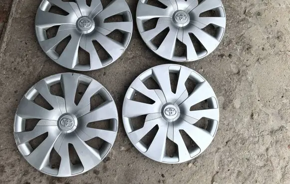 Toyota Yaris R15 wheel hub/cap/trim 426020D300