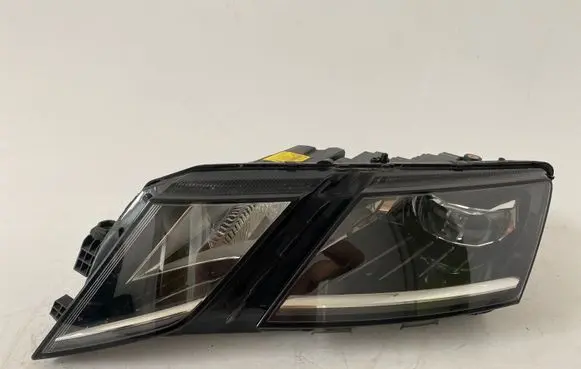 Skoda Octavia Mk3 (5E) Headlight/headlamp 5E1941015F 030110423106 LE15A6369