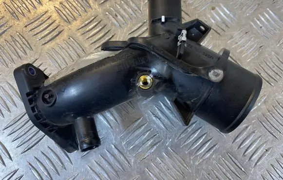 Mercedes-Benz A W176 Air intake hose/pipe 165763328R