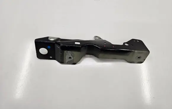 Volvo XC40 Fender mounting bracket 32277537