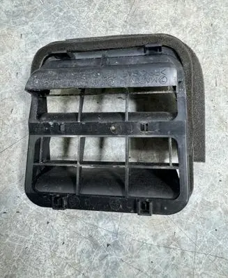 Subaru XV Quarter panel pressure vent 72651AE010 72653AE010