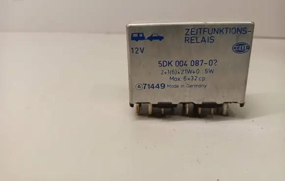 Mercedes-Benz E W124 Tow bar relay 5DK00408702 5DK004087