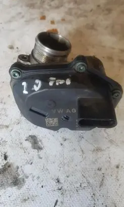 Volkswagen PASSAT B8 Throttle body valve 04L131501C