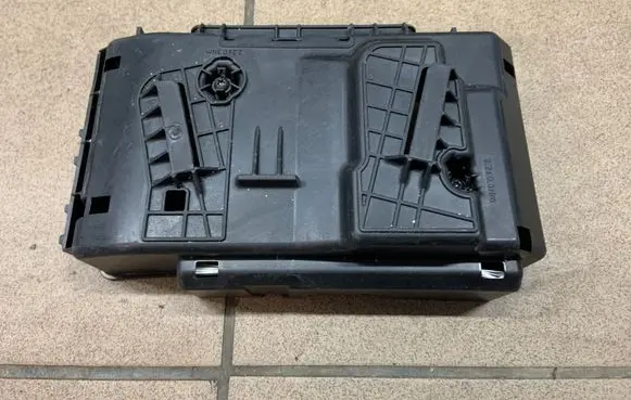 Mercedes-Benz C W205 Fuse box cover A2055400840